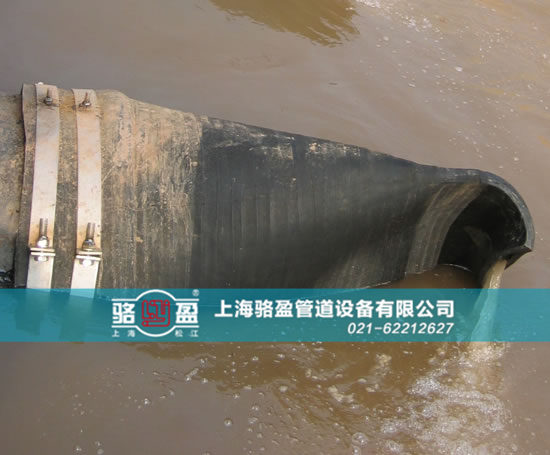 法蘭式<a href=http://www.modeljc.com/ target=_blank class=infotextkey><a href=http://www.modeljc.com target=_blank class=infotextkey>鴨嘴閥</a></a>排污現(xiàn)場